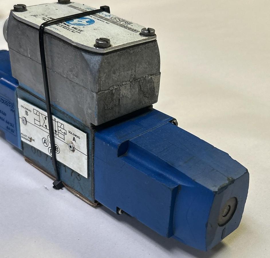 Used VICKERS,DG4V32NWB10S305C,DIRECTIONAL VALVE