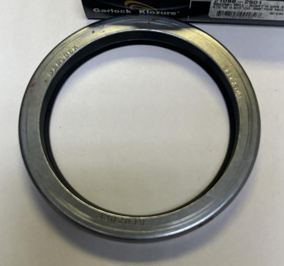 Used GARLOCK KLOZURE,21086-2501,OIL SEAL NEW