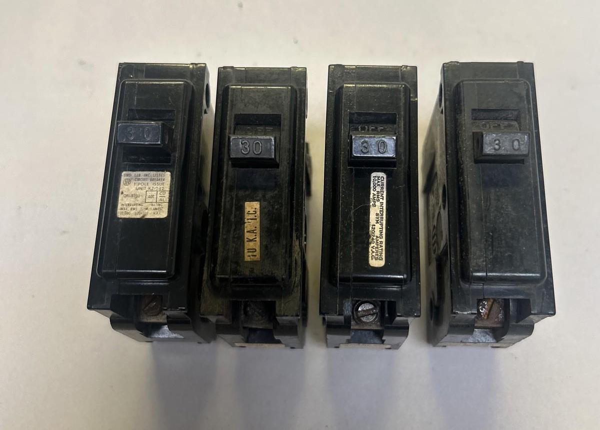 Used ITE,QP1-B030,CIRCUIT BREAKER 30A 120/240V 1P LOT OF 4