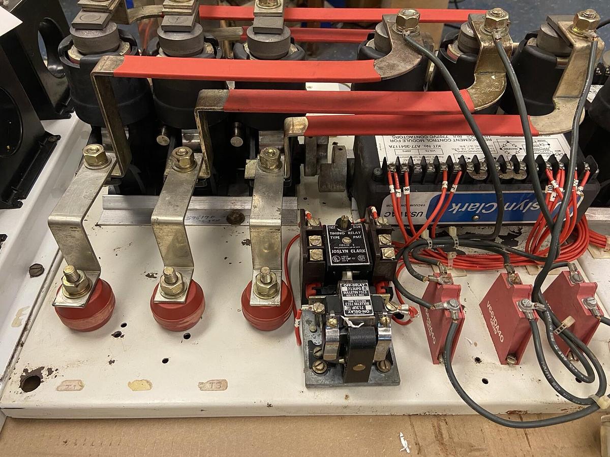 Used Joslyn Clark,USAVAC,Reversing Vacuum Contactor 600V 320A