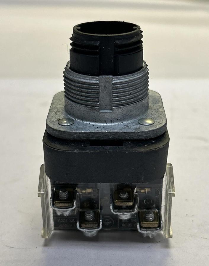 Used ALLEN BRADLEY,800T-PT16,PUSH BUTTON CORE ONLY