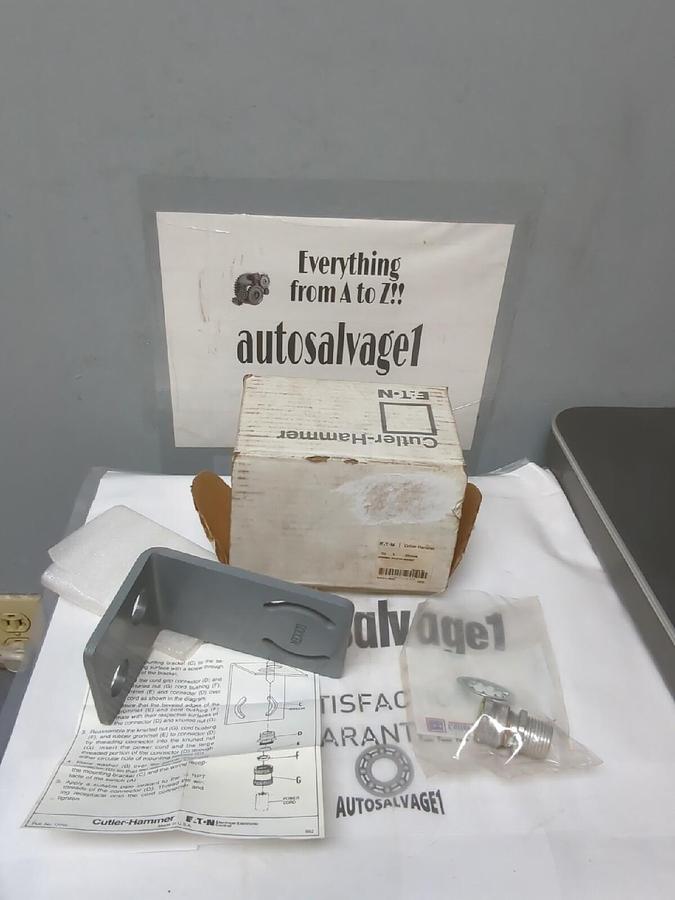 CUTLER-HAMMER,E51KH4,UNIVERSAL MOUNTING BRACKET NOS