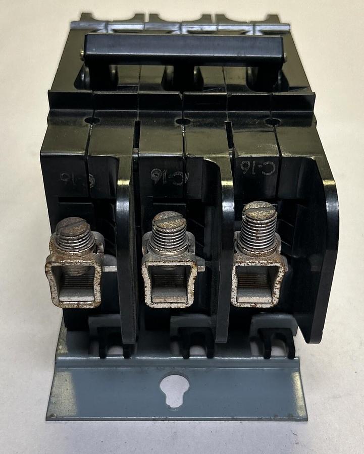 Used HEINEMANN,CF3-Z60-3,LOAD CENTER CIRCUIT BREAKER 135AMPS 240V AC 3POLE