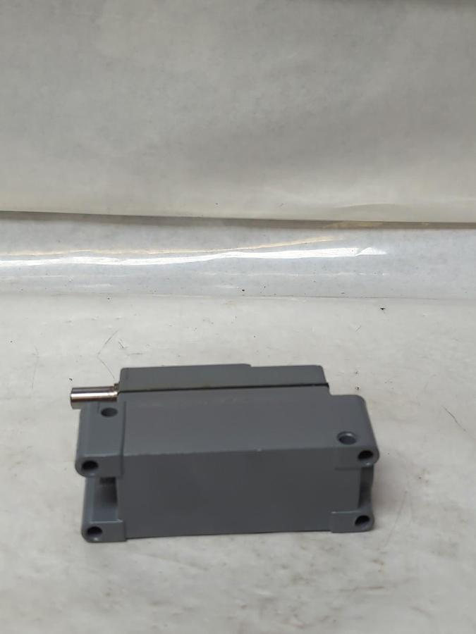 Used SQUARE D,9007 AW-42,LIMIT SWITCH SERIES A PRE-OWNED