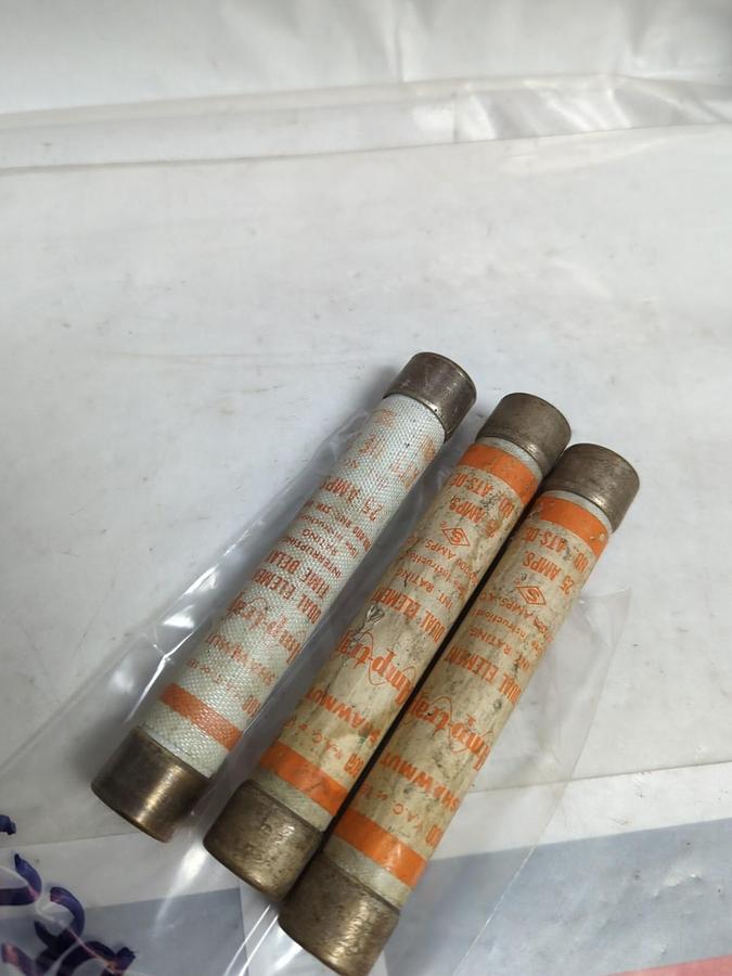 Used SHAWMUT,ATS-DE 25,AMP-TRAP 25 AMP FUSE LOT OF 3 PRE-OWNED