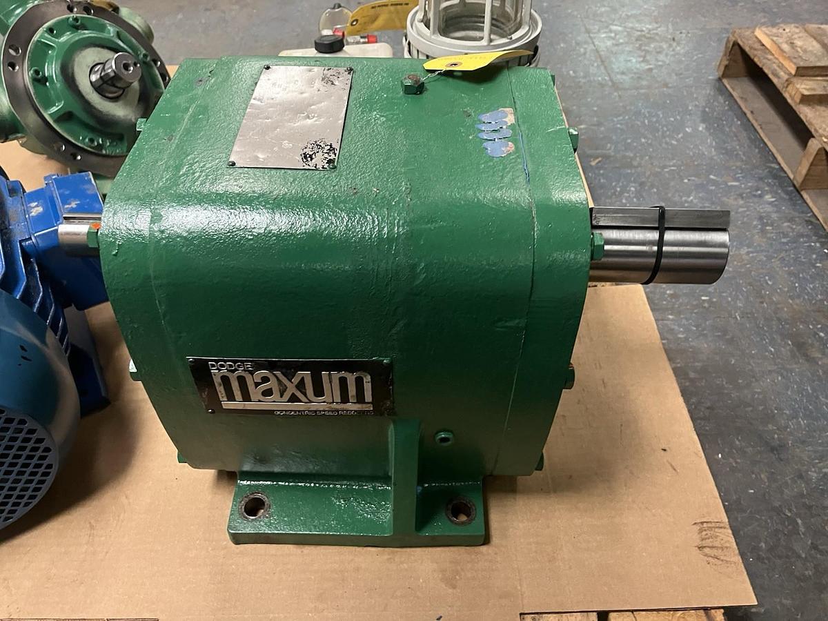 Used DODGE,299054-TX,MAXUM DCR-3 GEAR REDUCER 11.33 SHAFTS 1-5/8" 2-5/8"