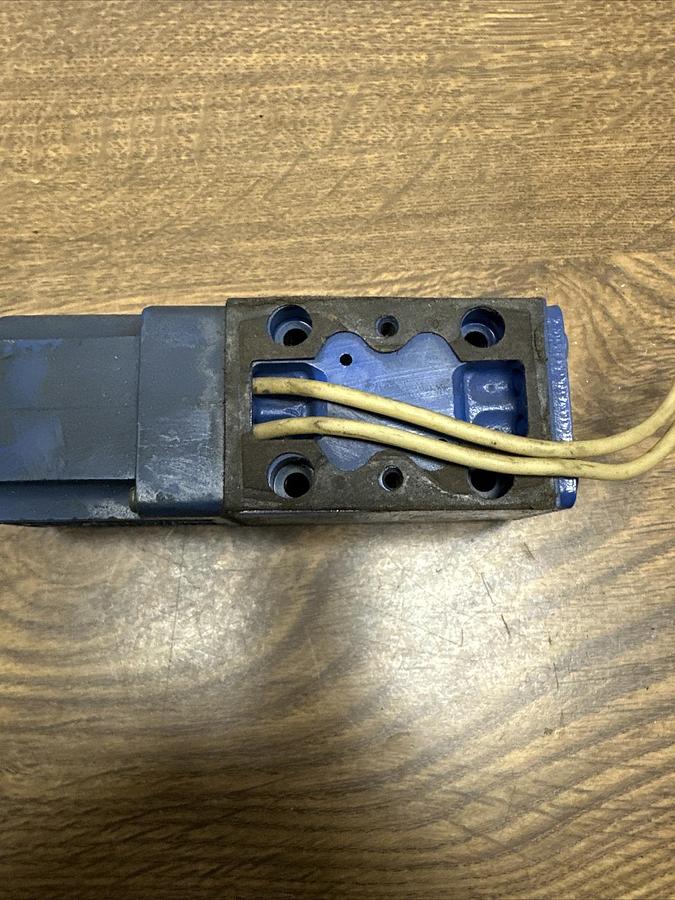 Used Sperry Vickers,414521,Solenoid W/Directional Valve