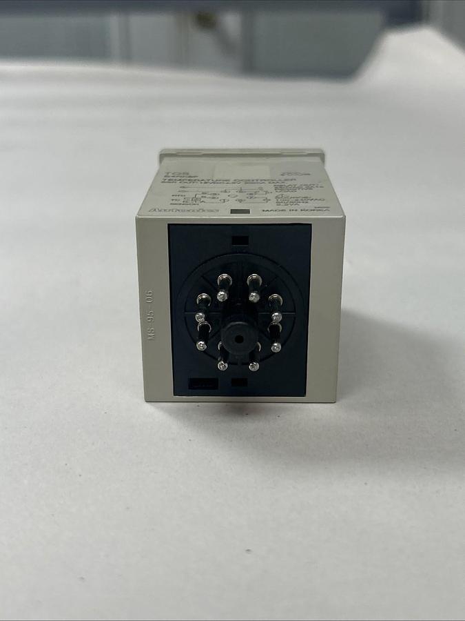 Used AUTONICS,B4RK8F,TEMPERATURE CONTROLLER 0-800F