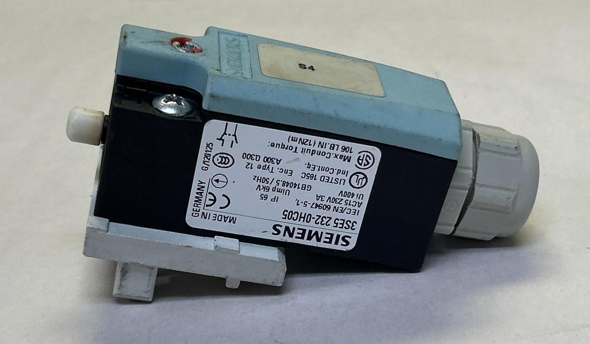 Used SIEMENS,3SE5-232-0HC05,LIMIT SWITCH