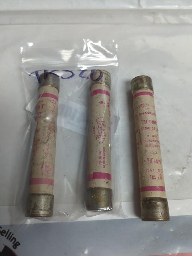 Used GOULD SHAWMUT,TRS20,TRI-ONIC 20 AMP FUSE LOT OF 3 PRE-OWNED
