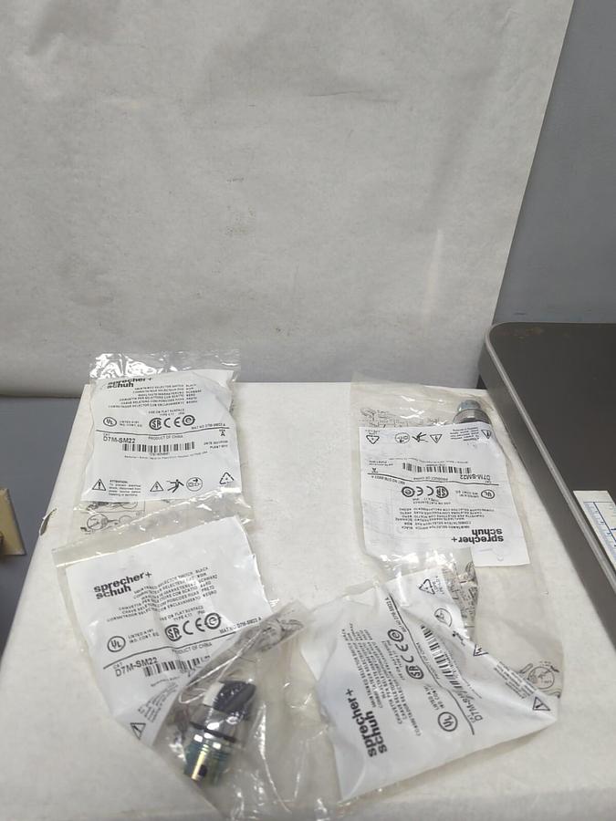 SPRECHER+SCHUH,D7M-SM22,SERIES A SELECTOR SWITCH 2-POSITION LOT OF 4 NEW