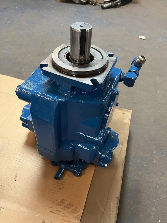Used VICKERS,PVH131C-RAF-16S-10-CM7-31,HYDRAULIC PISTON PUMP 02-137353