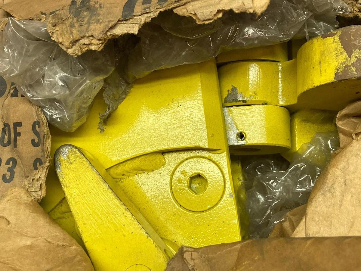 Safety Clamps,VL-UNIV,2 Ton Capacity Vertical Lifting Clamp 0-1 5/8"