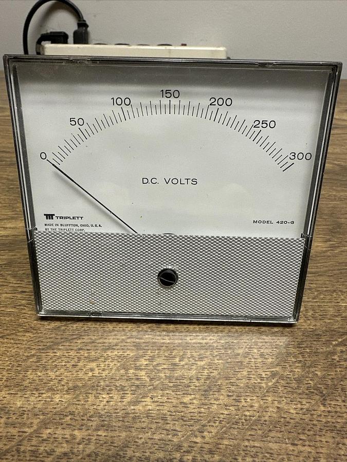 Used Triplett,420-G,Voltmeter 0-300 DC Volts