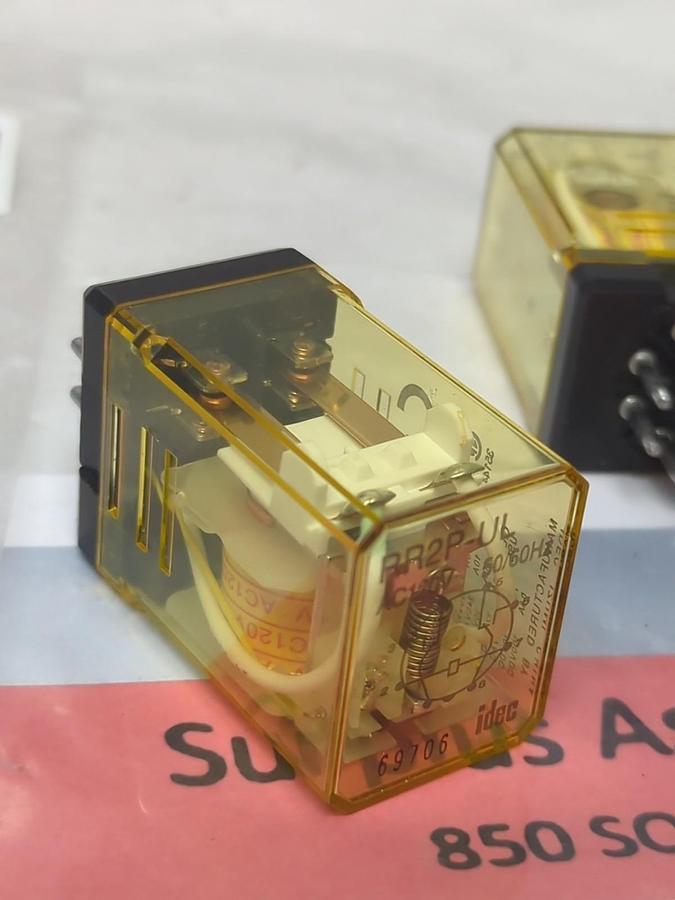 Used IDEC,RR2P-UL,GENERAL PURPOSE RELAY AC120V 50/60HZ LOT OF 2 PRE-OWNED