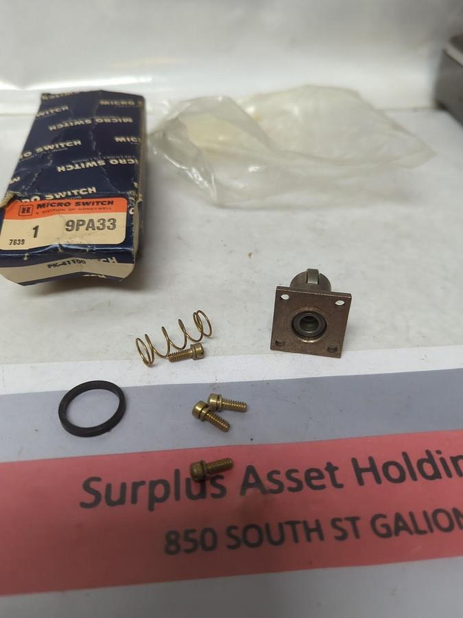 HONEYWELL,9PA33,MICRO SWITCH ROLLER ACTUATOR NOS