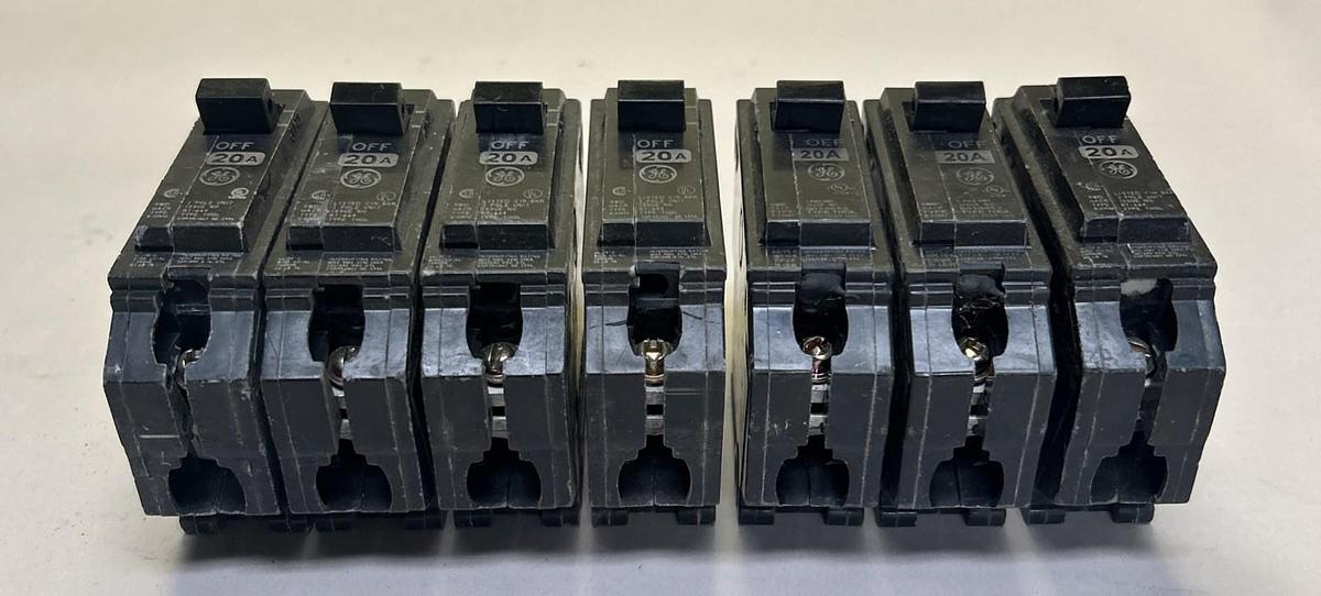 Used GENERAL ELECTRIC,THQL1120,CIRCUIT BREAKER 20A 120/240V 1P LOT OF 7