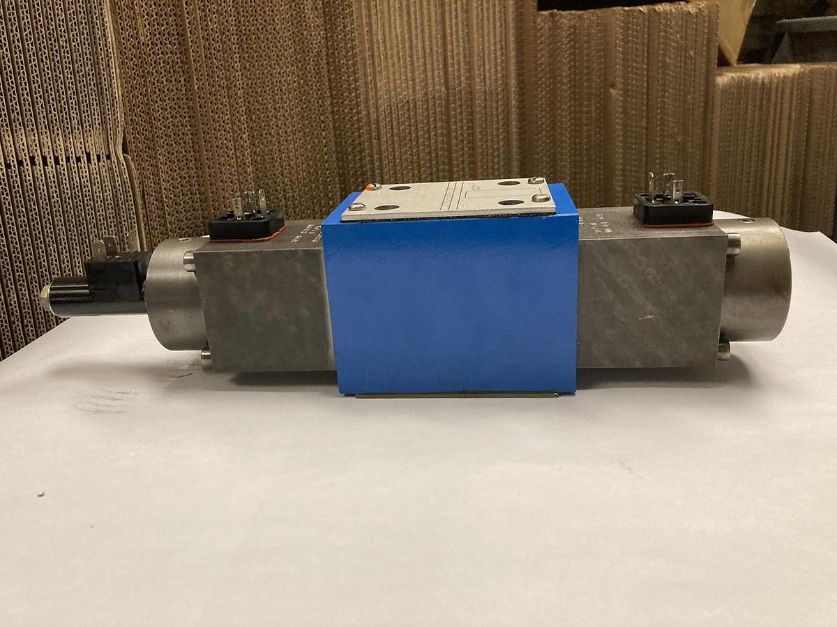 Used Mannesmann Rexroth,4WRE10E64-12/24Z4/V, Proportional Directional Valve