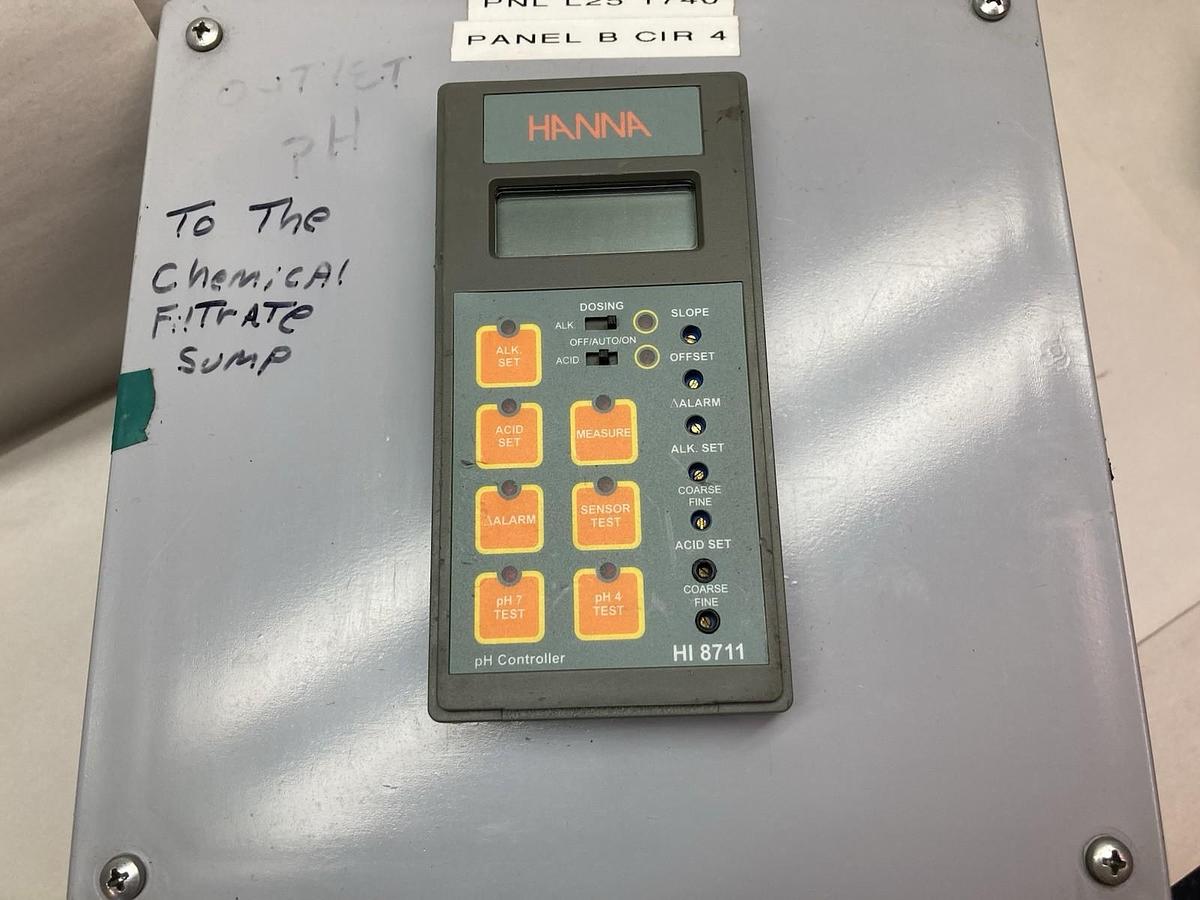 Used Hanna,HI 8711,pH Controller Enclosure
