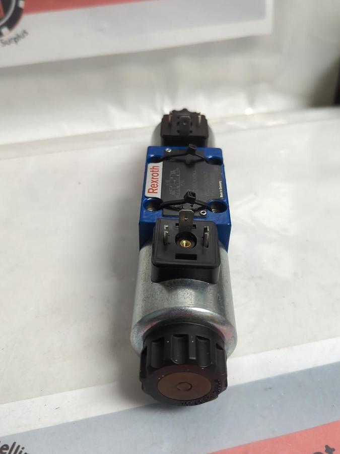REXROTH,R900561288,SOLENOID VALVE 4WE 6 J62/EG24N9K4 NOS