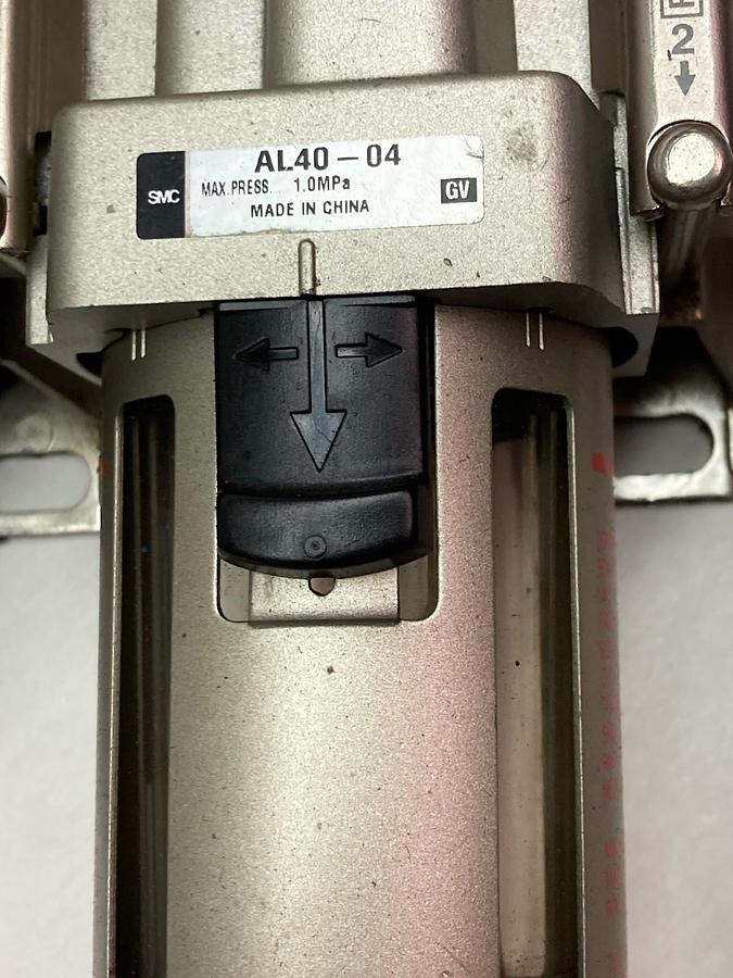 Used SMC,AF40-04D,Regulator Assembly w/VHS40-04 and AR40-04G
