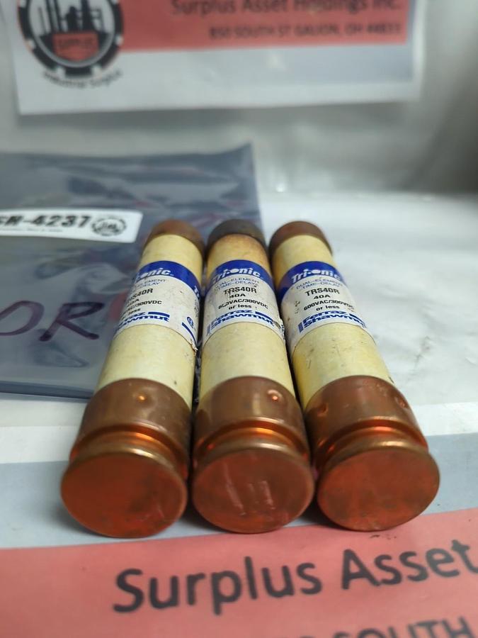 Used FERRAZ SHAWMUT,TRS40R,TRI-ONIC FUSE 40 AMP LOT OF 3 PRE-OWNED