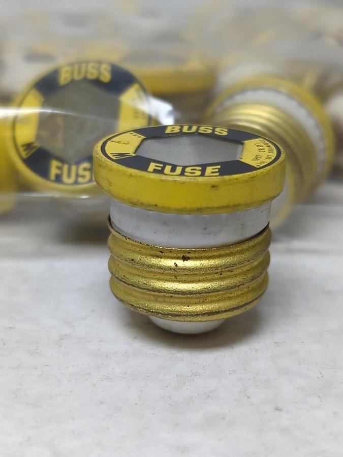 Used COOPER BUSSMANN,W-6,SOCKET FUSE 6 AMP LOT OF 26 PRE-OWNED