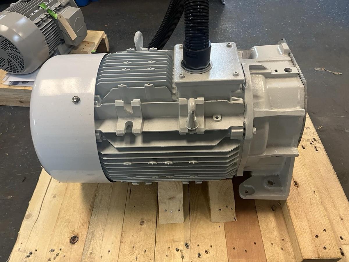 ATLAS COPCO,6212-ZZC4H-VT376,MARINE COMPRESSOR MOTOR 45kW 690V 3568RPM LSES200L