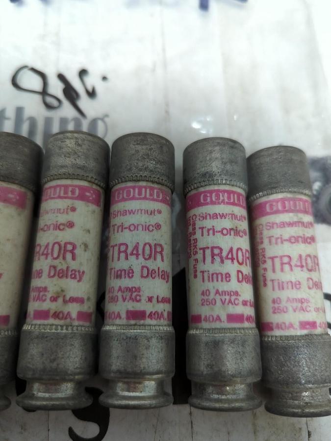 GOULD SHAWMUT,TR40R,TRI-ONIC 40 AMP FUSES LOT OF 8 NOS