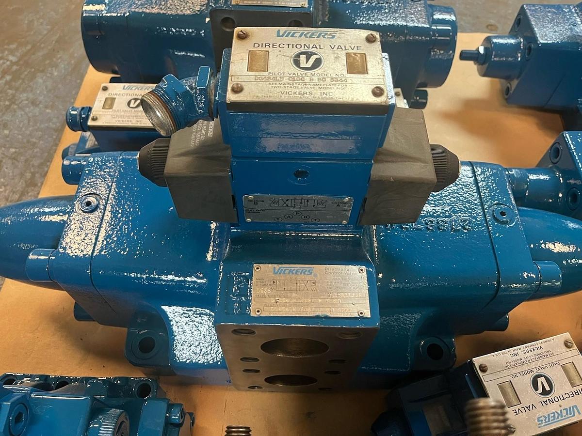 Used VICKERS,DF5S4LW-16-6C-W-B-80,HYDRAULIC DIRECTIONAL CONTROL VALVE
