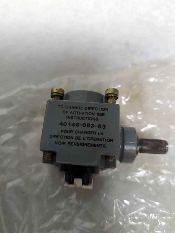 Used ALLEN-BRADLEY,40146-083-63,OPERATING HEAD SIDE ROTARY ACUATOR NOS