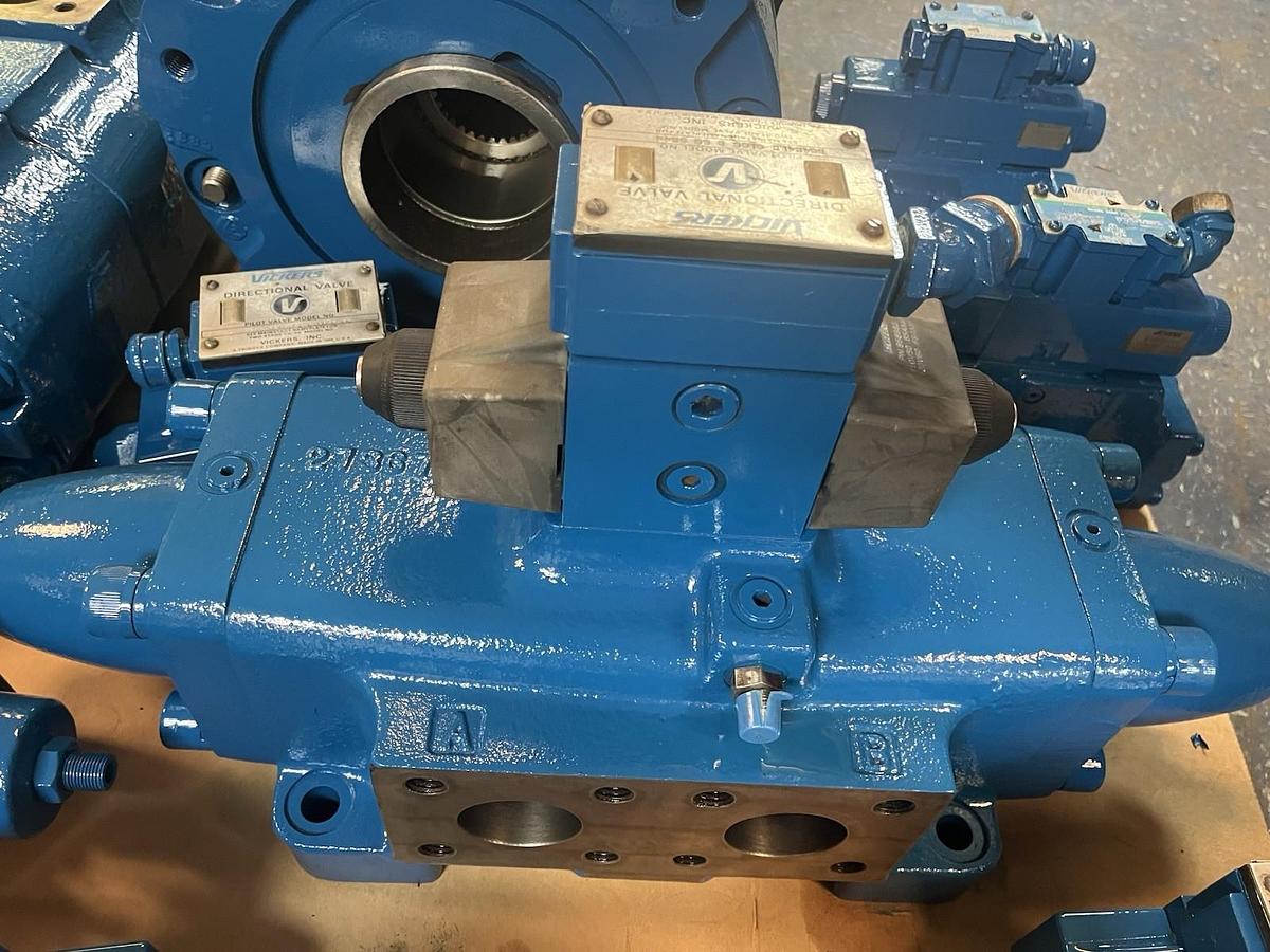 Used VICKERS,DF5S4LW-16-6C-W-B-80,HYDRAULIC DIRECTIONAL CONTROL VALVE