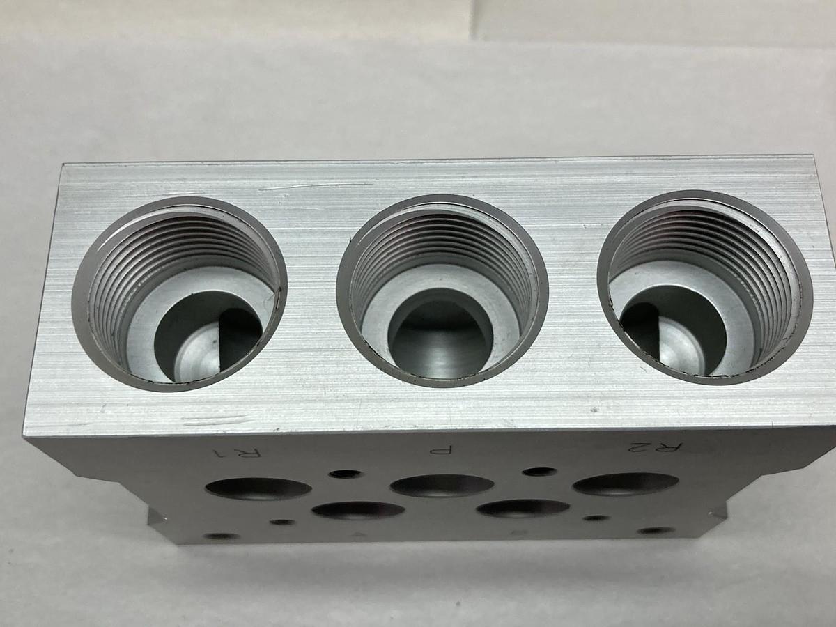 Unbranded,Series 6000,3-Position Double Solenoid Base Mounted 120V 3/4 Inch