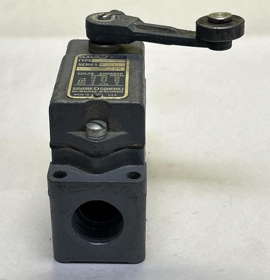 Used SQUARE D,9007AW16,LIMIT SWITCH