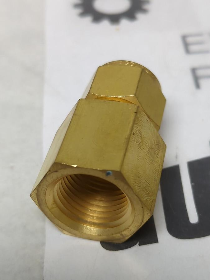 SWAGELOK,B-810-7-8,1/2T X 1/2FNPT FEMALE CONNECTOR NOS