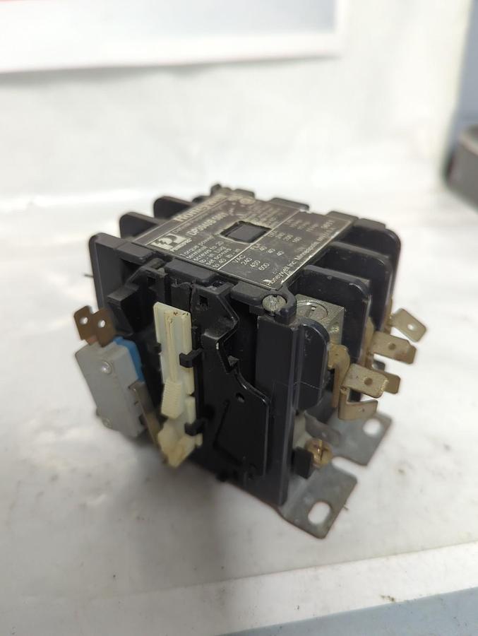 Used HONEYWELL,DP3040B 5001,DEFINITE PURPOSE CONTACTOR PRE-OWNED
