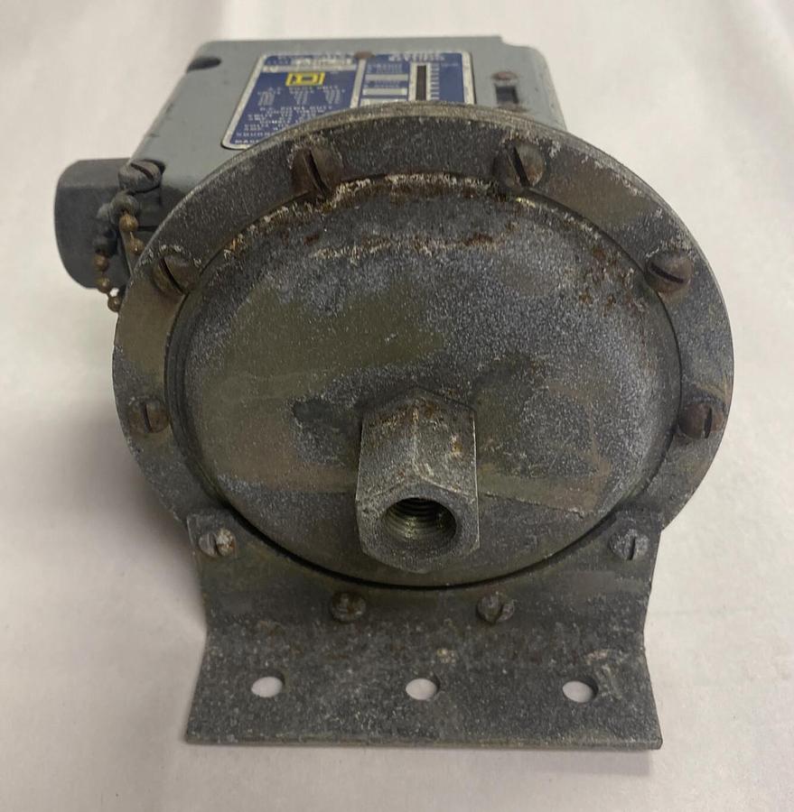 Used SQUARE D,9012 AMW-1,PRESSURE SWITCH