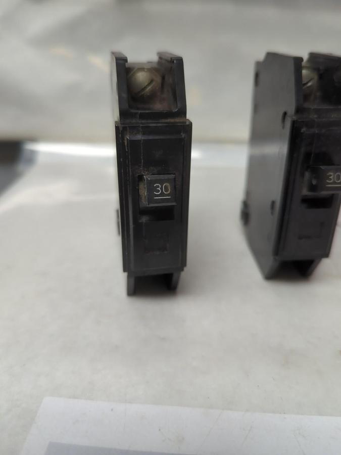 Used WESTINGHOUSE,FF-16,CIRCUIT BREAKER 30 AMP 1-POLE LOT OF 2 PRE-OWNED