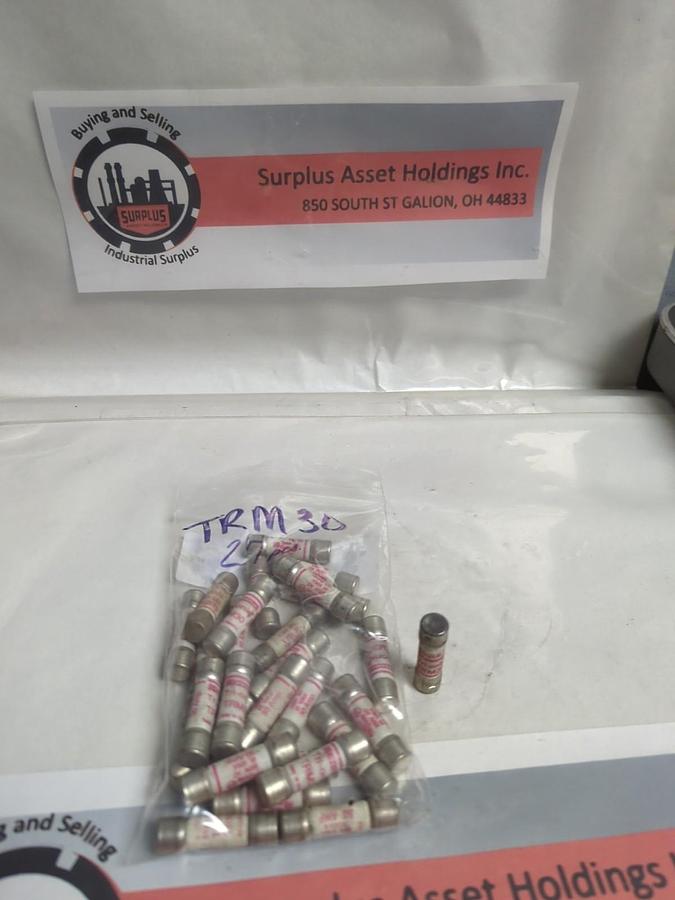 Used FERRAZ SHAWMUT,TRM30,TRI-ONIC 30 AMP FUSE LOT OF 27 PRE-OWNED