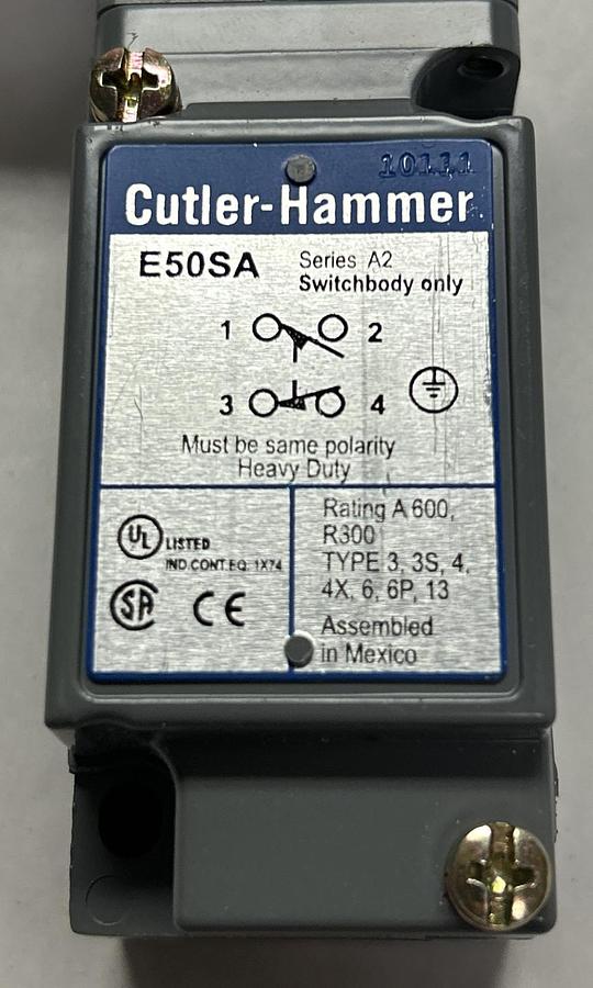 Used EATON CUTLER HAMMER,E50AT1,LIMIT SWITCH PUSHBUTTON TOP NEW