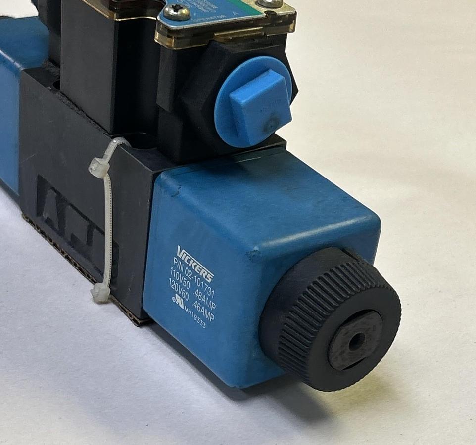 Used VICKERS,DG4V-3S-6C-M-FTWL-B5-60,HYDRAULIC DIRECTIONAL CONTROL VALVE