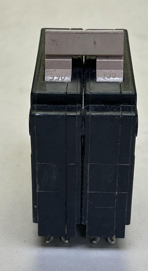 Used CUTLER-HAMMER,CH220,CIRCUIT BREAKER 20A 120/240V 2P LOT OF 2