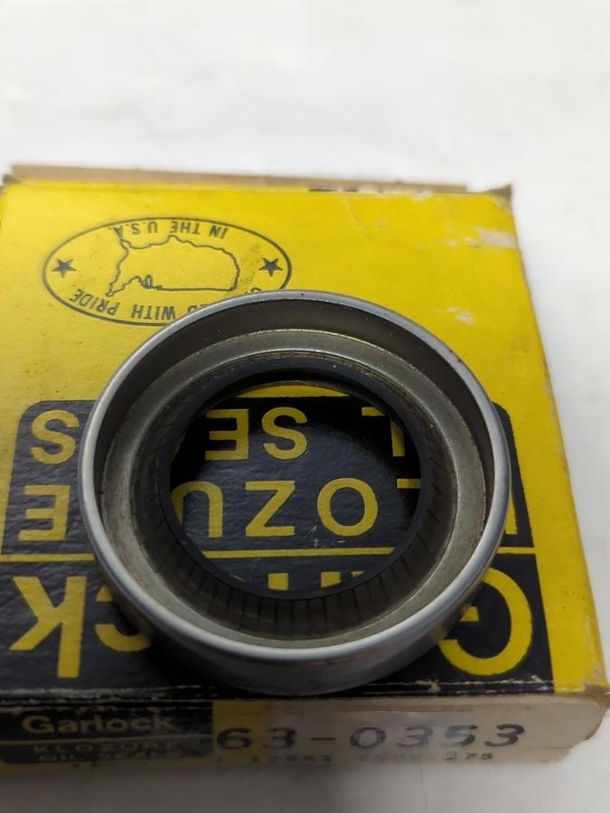 GARLOCK KLOZURE,63-0353,OIL SEAL 1.125 X 1.75 X 0.375 NOS
