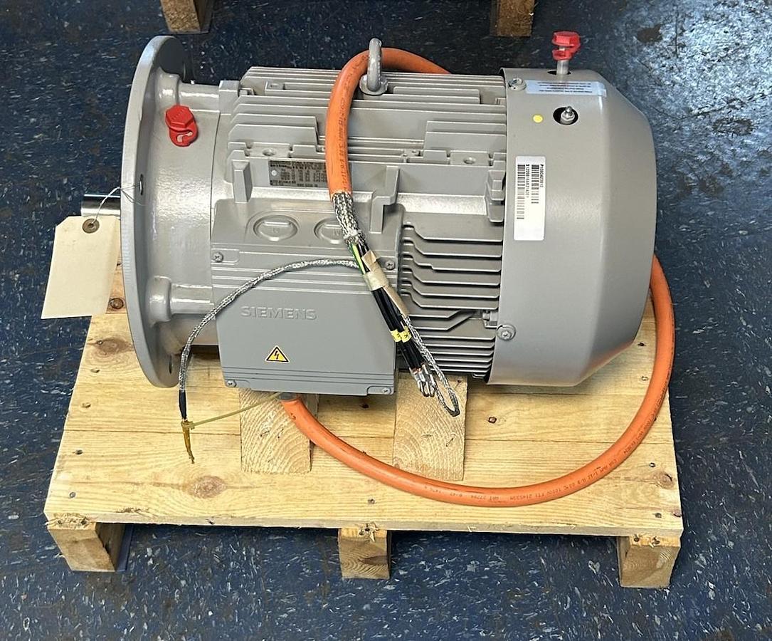 SIEMENS,1LA7166-4AA91-Z104,MOTOR 15KW 370V 3540/4800RPM 3PH 160L FRAME