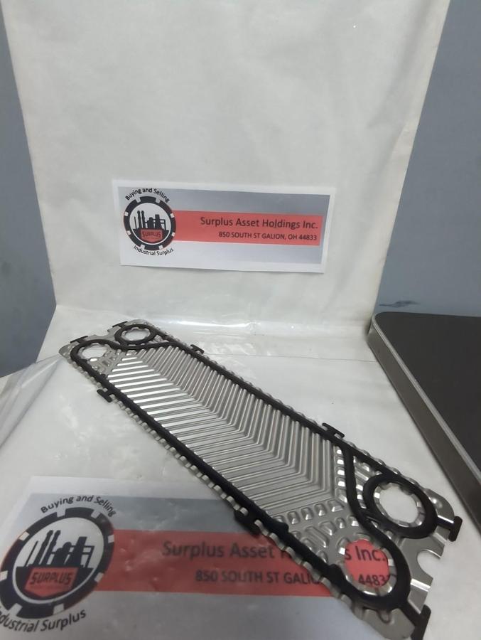 ALFA,S M3-2 A,HEAT EXCHANGE PLATE 17 INCH L X 5 INCH W 4-HOLE WITH GASKET NOS