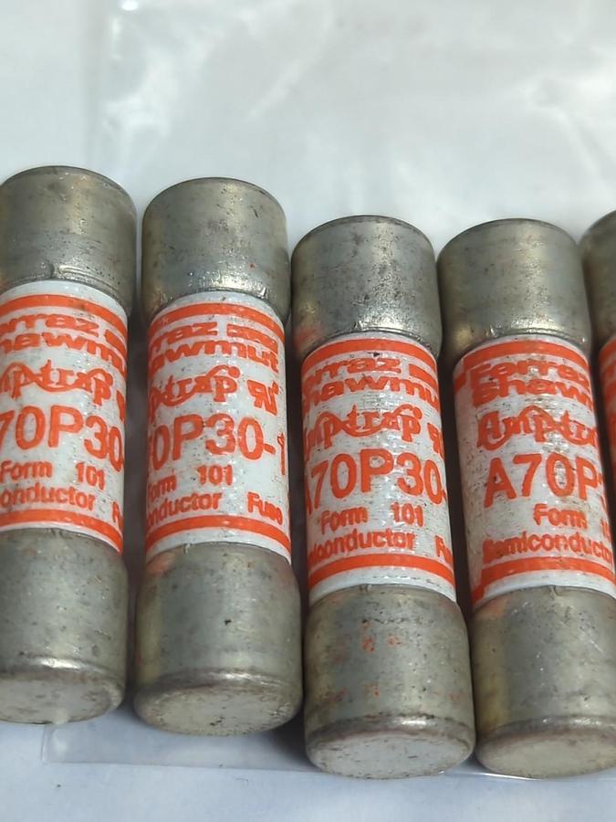 Used GOULD SHAWMUT,A70P30-1,AMP-TRAP 30 AMP FUSE LOT OF 10 PRE-OWNED
