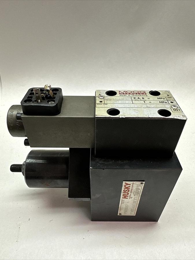 Used Husky,HPN688357,Hydraulic Valve MOOG HPN700139 PIlot VALVE