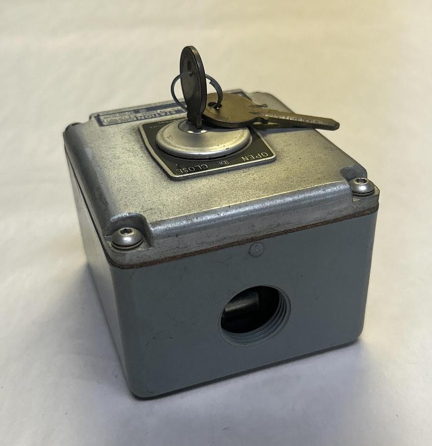 Used SQUARE D,9001-KY198S2102,SECURITY CONTROL STATION