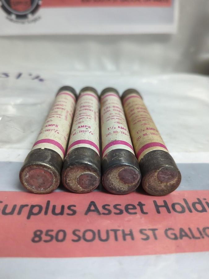 Used GOULD SHAWMUT,TRS1-1/8,TRI-ONIC 1-1/8 AMP FUSE LOT OF 4 PRE-OWNED