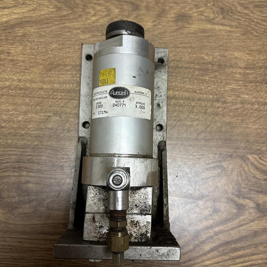 Used Aurora,S7194, 2.5" Bore 3.0" Stroke Air Cylinder wMounting Bracket